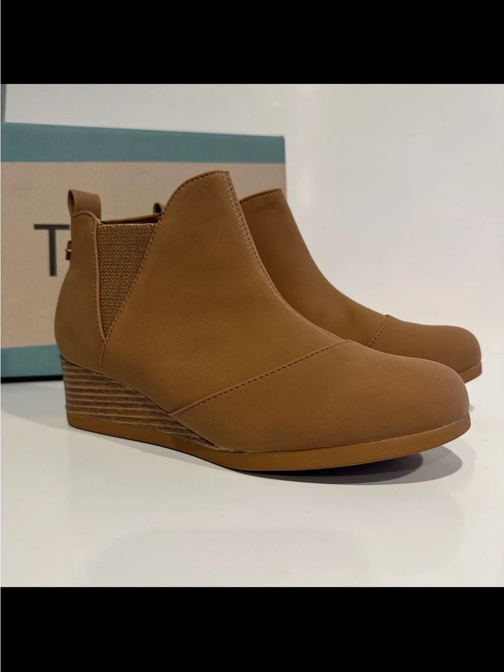 TOMS Kelsey Chestnut 2” Wedge Ankle Boots Chelsea Style Girls Size 5M Side Zip